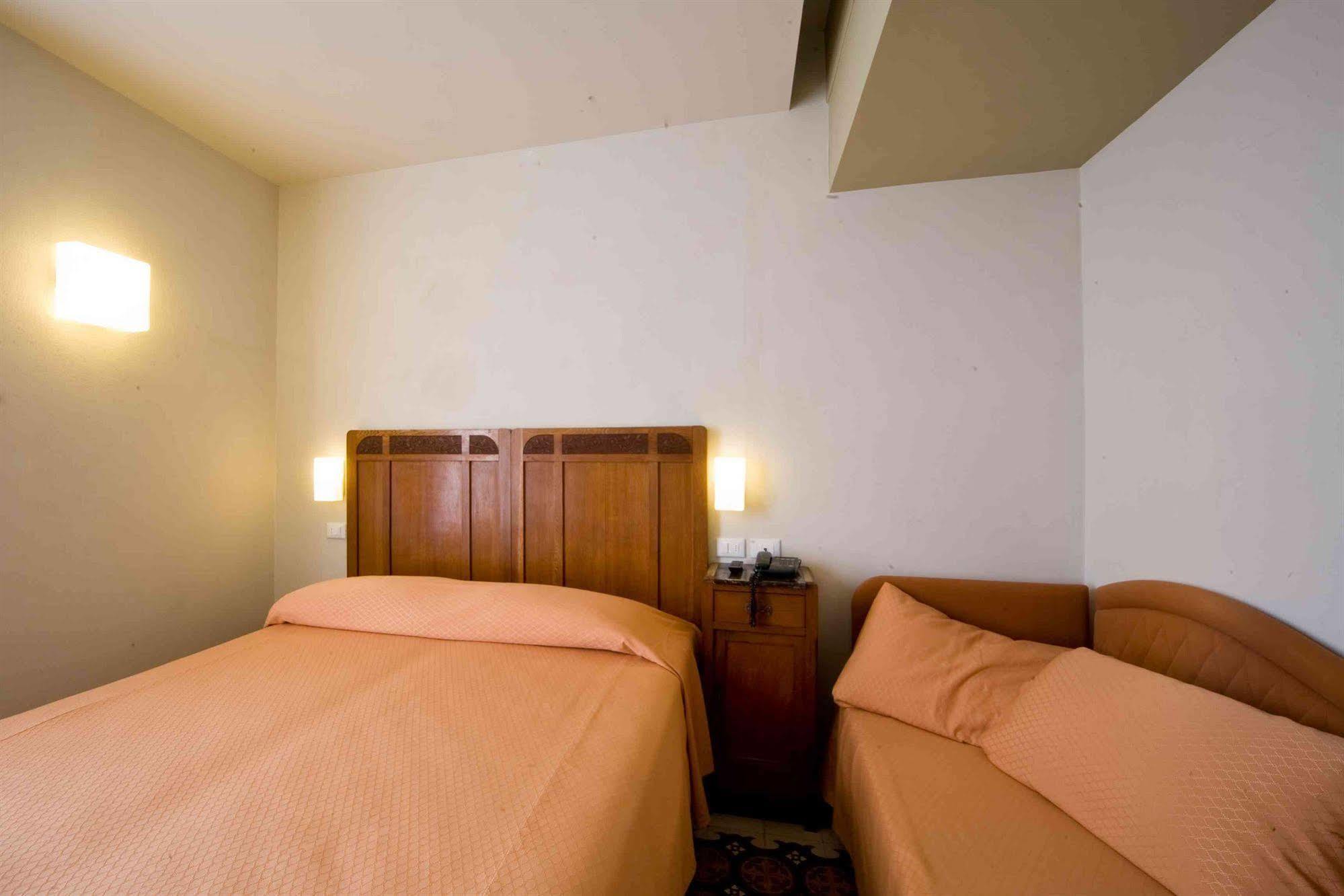 Hotel Europa Леванто Экстерьер фото