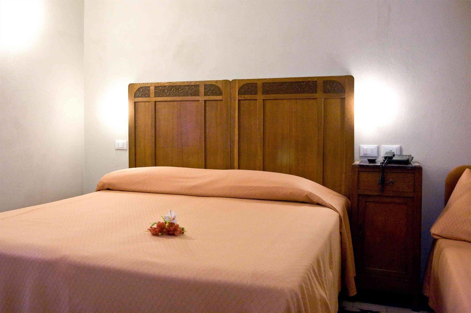 Hotel Europa Леванто Экстерьер фото